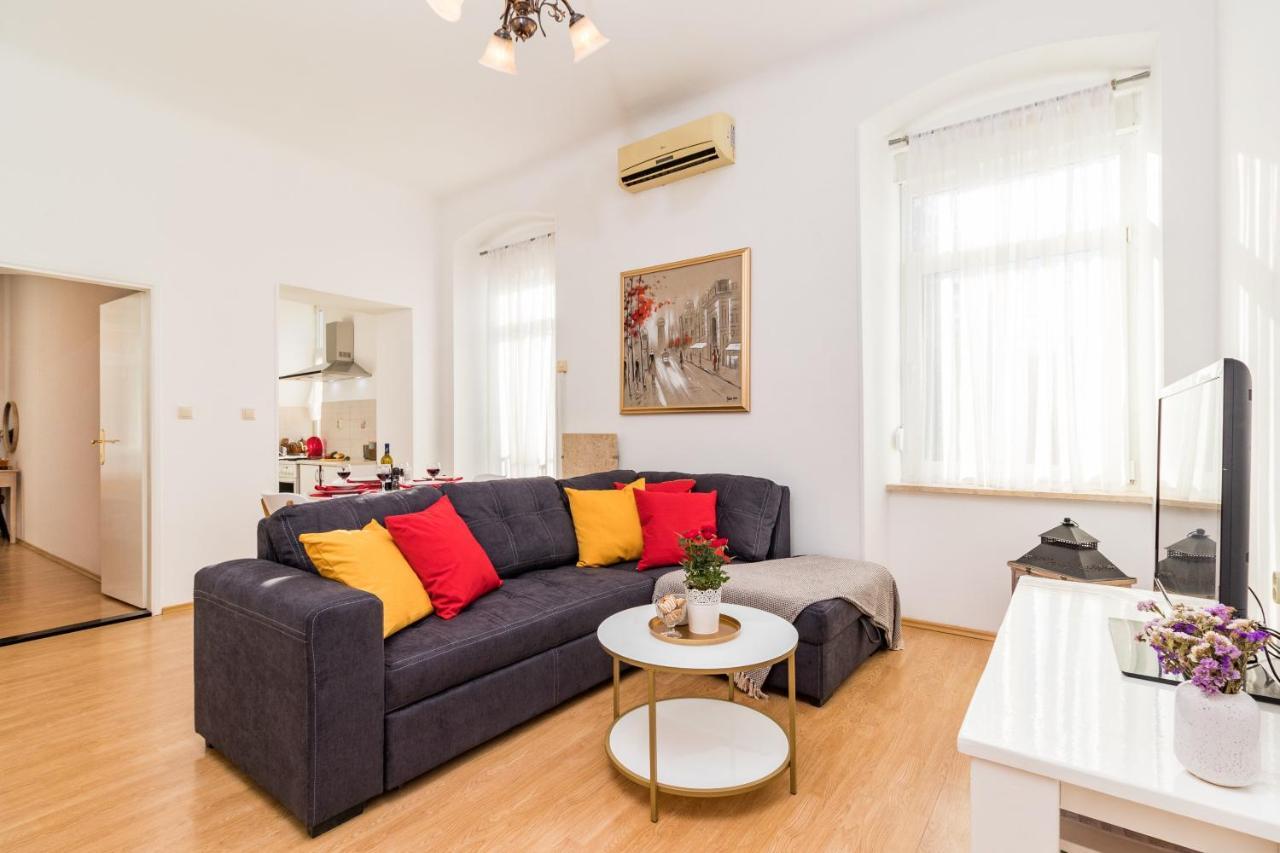 Apartman Lussi พูลา ภายนอก รูปภาพ