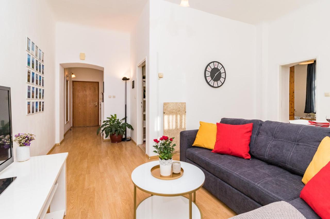 Apartman Lussi พูลา ภายนอก รูปภาพ