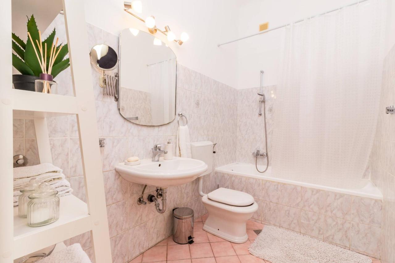 Apartman Lussi พูลา ภายนอก รูปภาพ