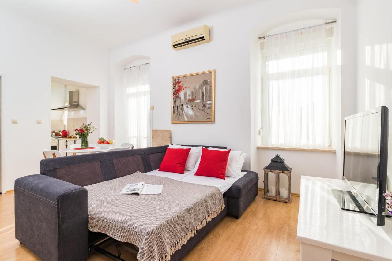 Apartman Lussi พูลา ภายนอก รูปภาพ