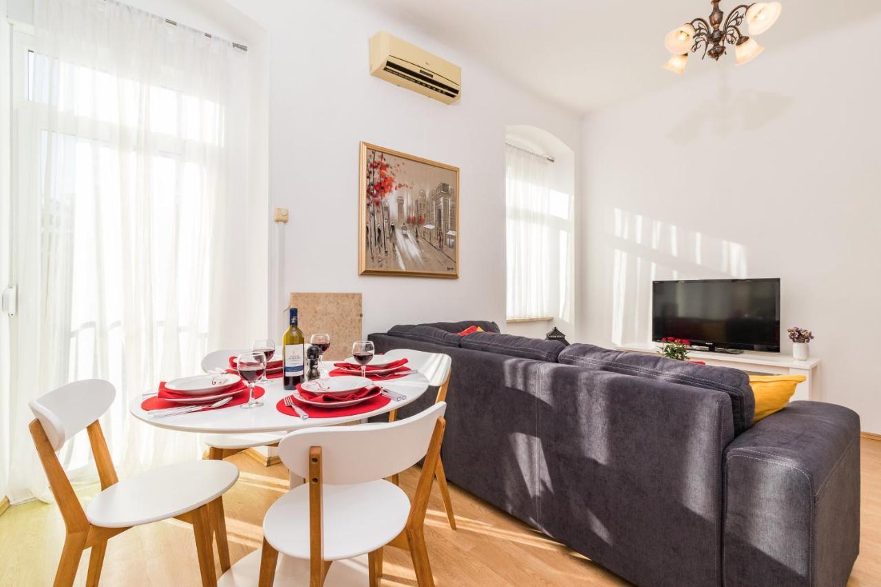 Apartman Lussi พูลา ภายนอก รูปภาพ