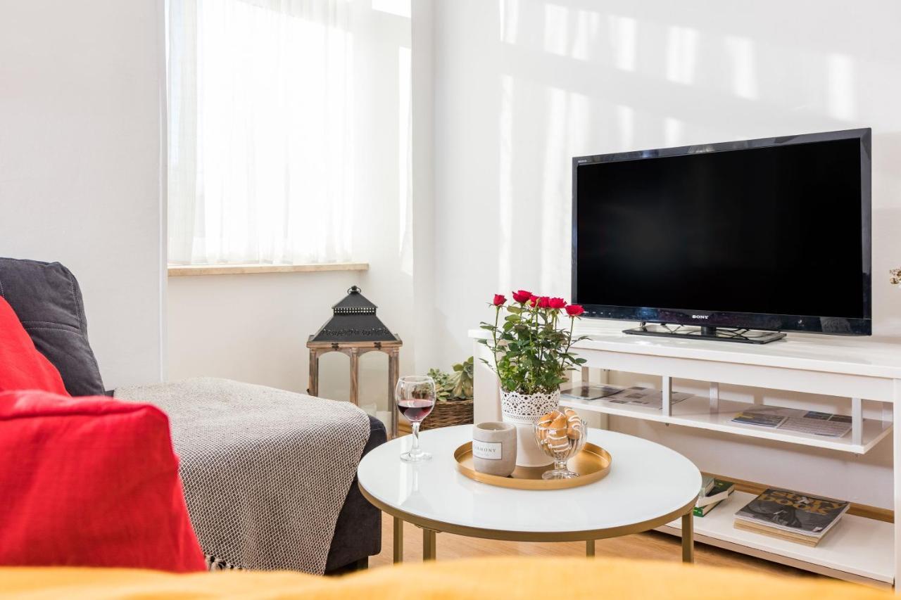 Apartman Lussi พูลา ภายนอก รูปภาพ