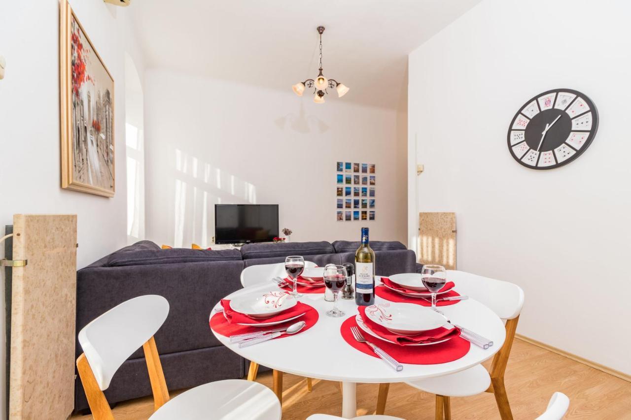 Apartman Lussi พูลา ภายนอก รูปภาพ