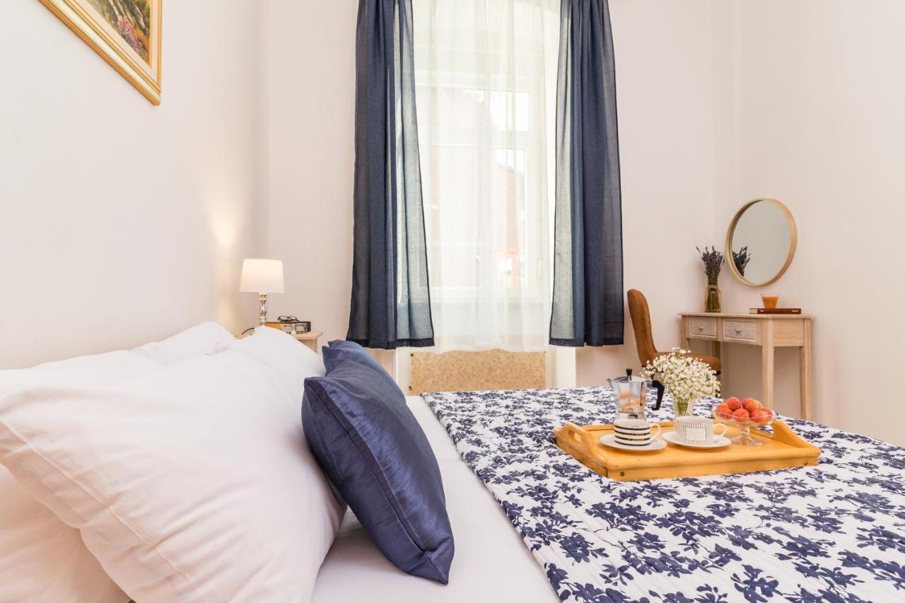Apartman Lussi พูลา ภายนอก รูปภาพ