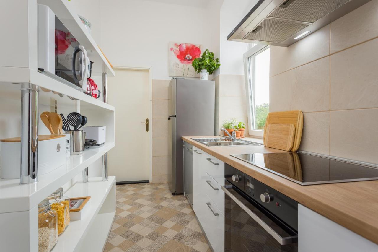 Apartman Lussi พูลา ภายนอก รูปภาพ