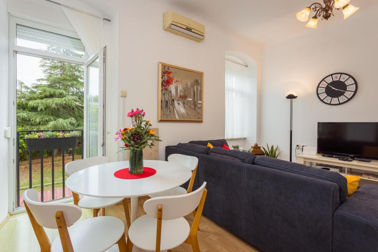 Apartman Lussi พูลา ภายนอก รูปภาพ