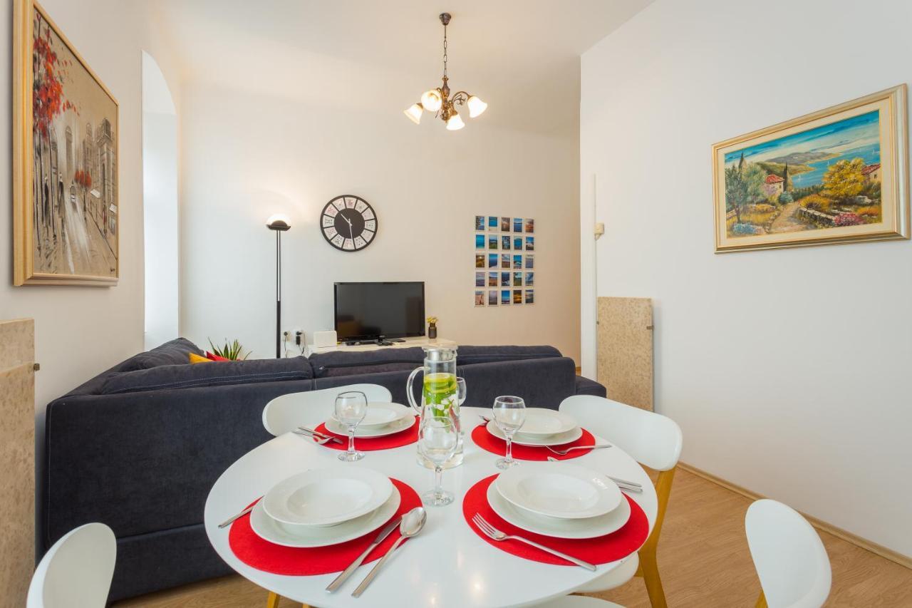 Apartman Lussi พูลา ภายนอก รูปภาพ