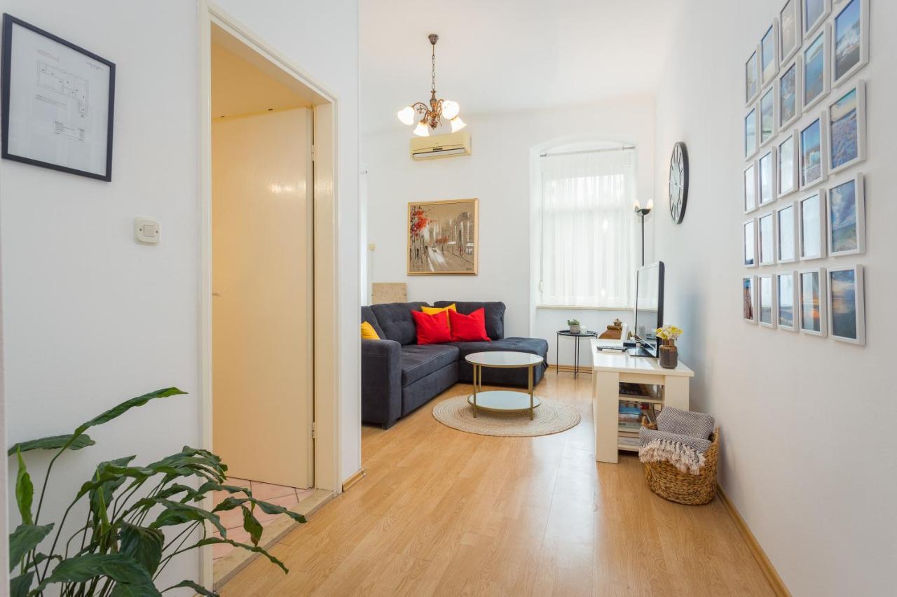 Apartman Lussi พูลา ภายนอก รูปภาพ